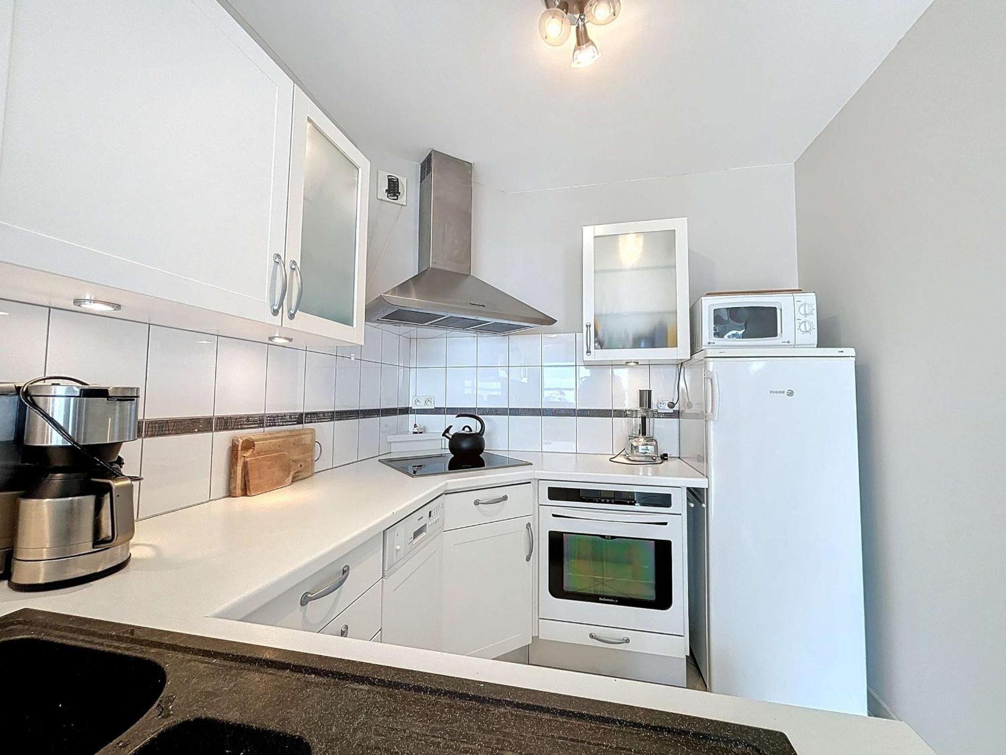 Apartment A 300m De La Avec Balcon Et Parking A - Fr-1-361-17 *