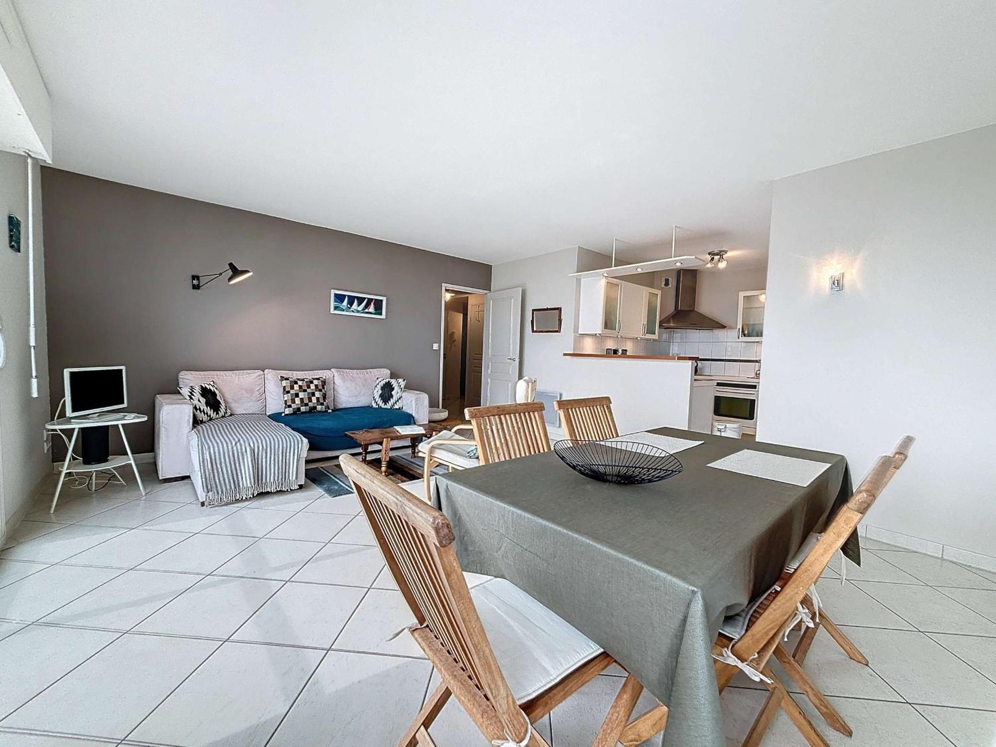 Apartment A 300m De La Avec Balcon Et Parking A - Fr-1-361-17 *