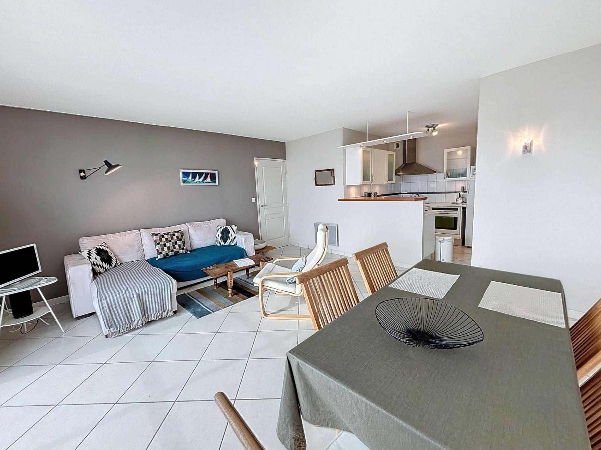 A 300m De La Avec Balcon Et Parking A - Fr-1-361-17 Granville