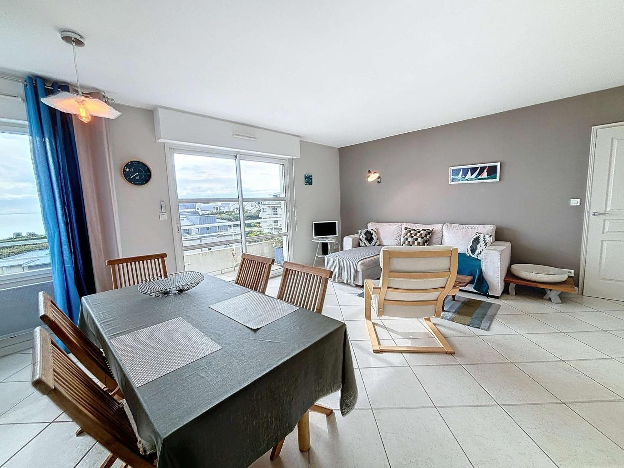 A 300m De La Avec Balcon Et Parking A - Fr-1-361-17