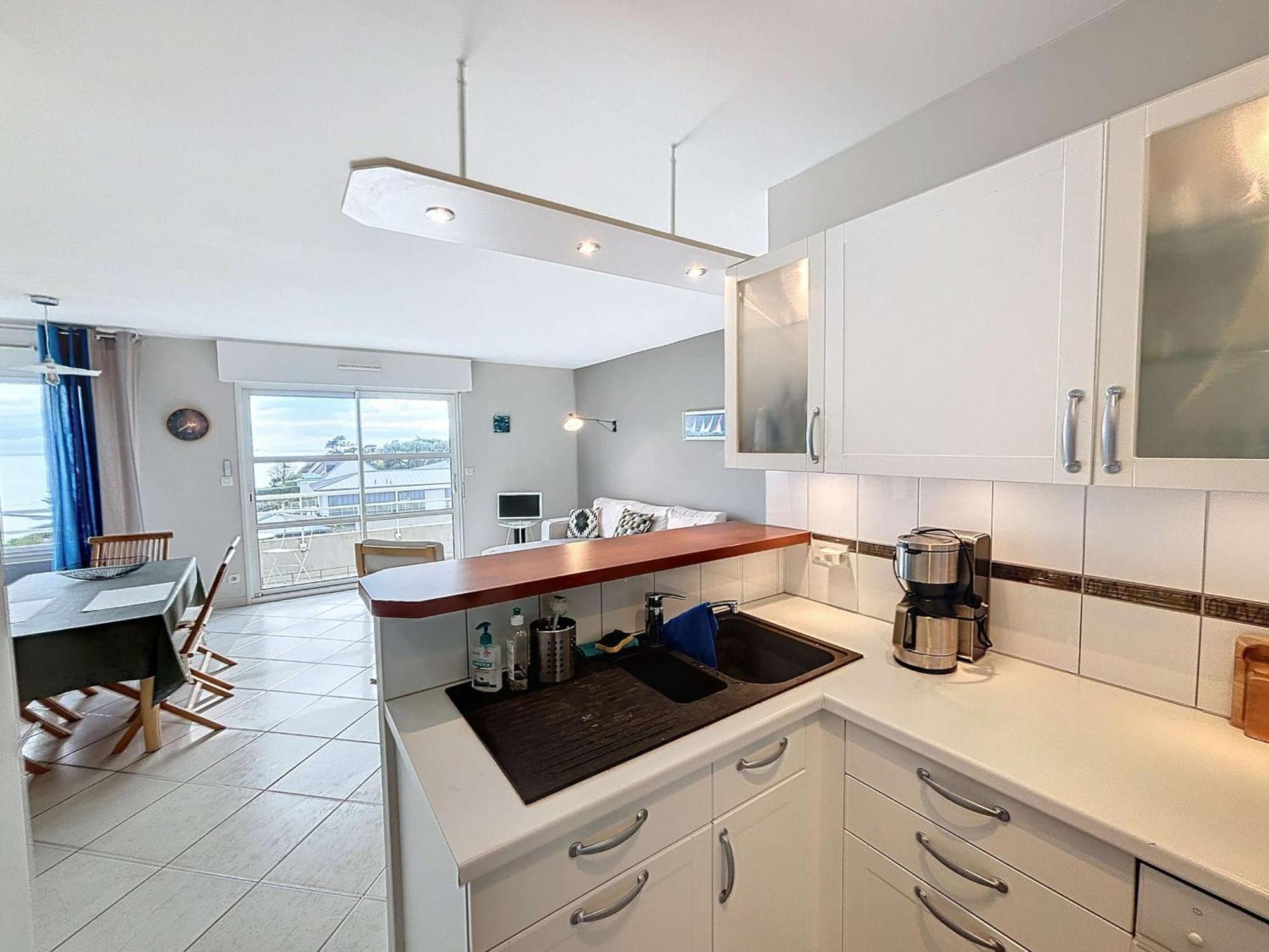 A 300m De La Avec Balcon Et Parking A - Fr-1-361-17 Granville